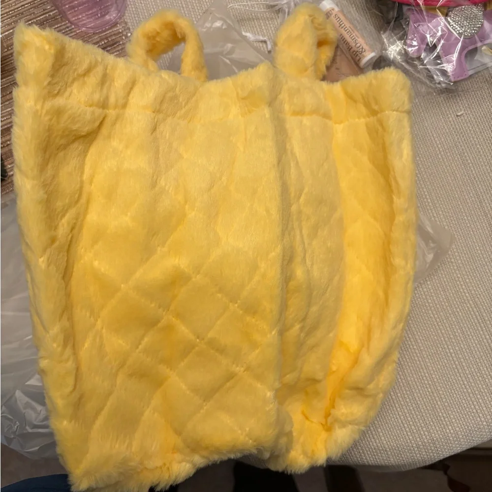 N/A adorable yellow